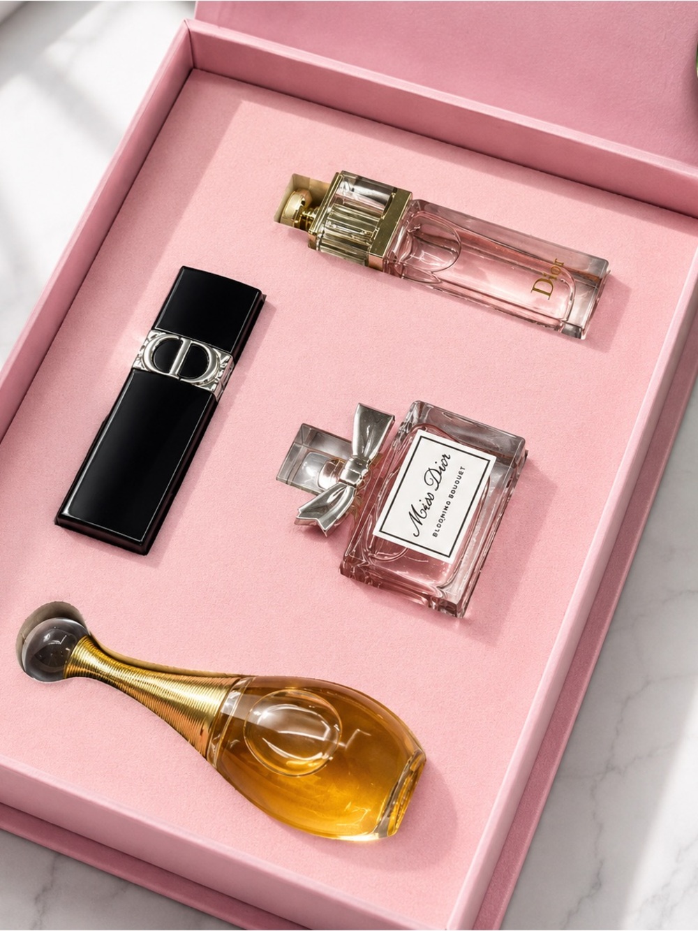 🎀 Dior Mini Perfume Gift Set – 5ml Fragrance Collection + Lipstick 🎀 - Picture 3 of 8
